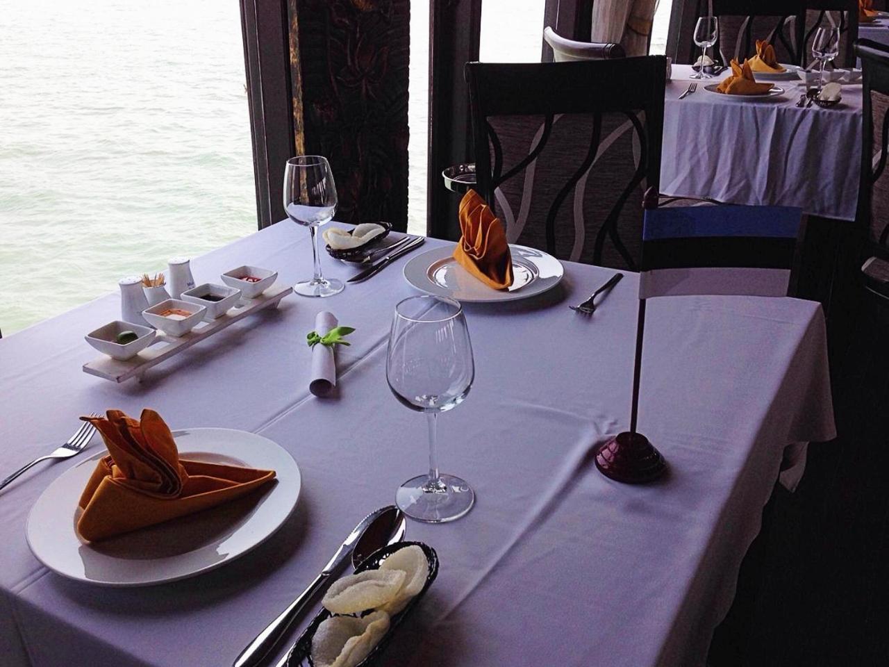 Victory Boutique Cruise Hotel Ha Long Buitenkant foto